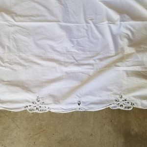 Queen bed skirt